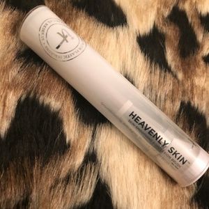 It cosmetics Heavenly Skin brush No.704